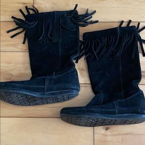 Minnetonka moccasin boots